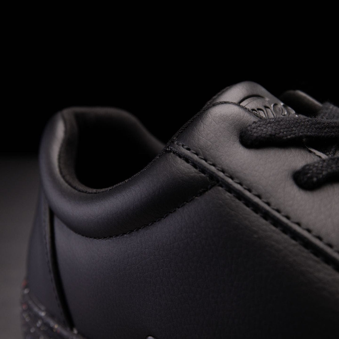 Fuego Low-top All Black