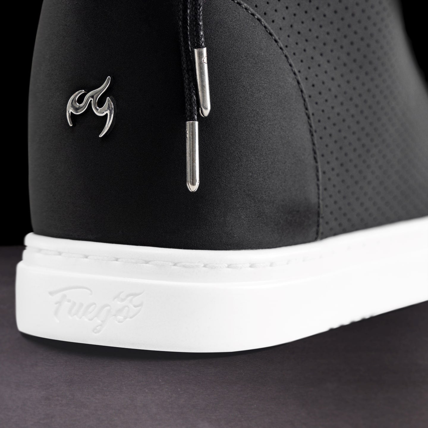 Fuego Wedge Black White